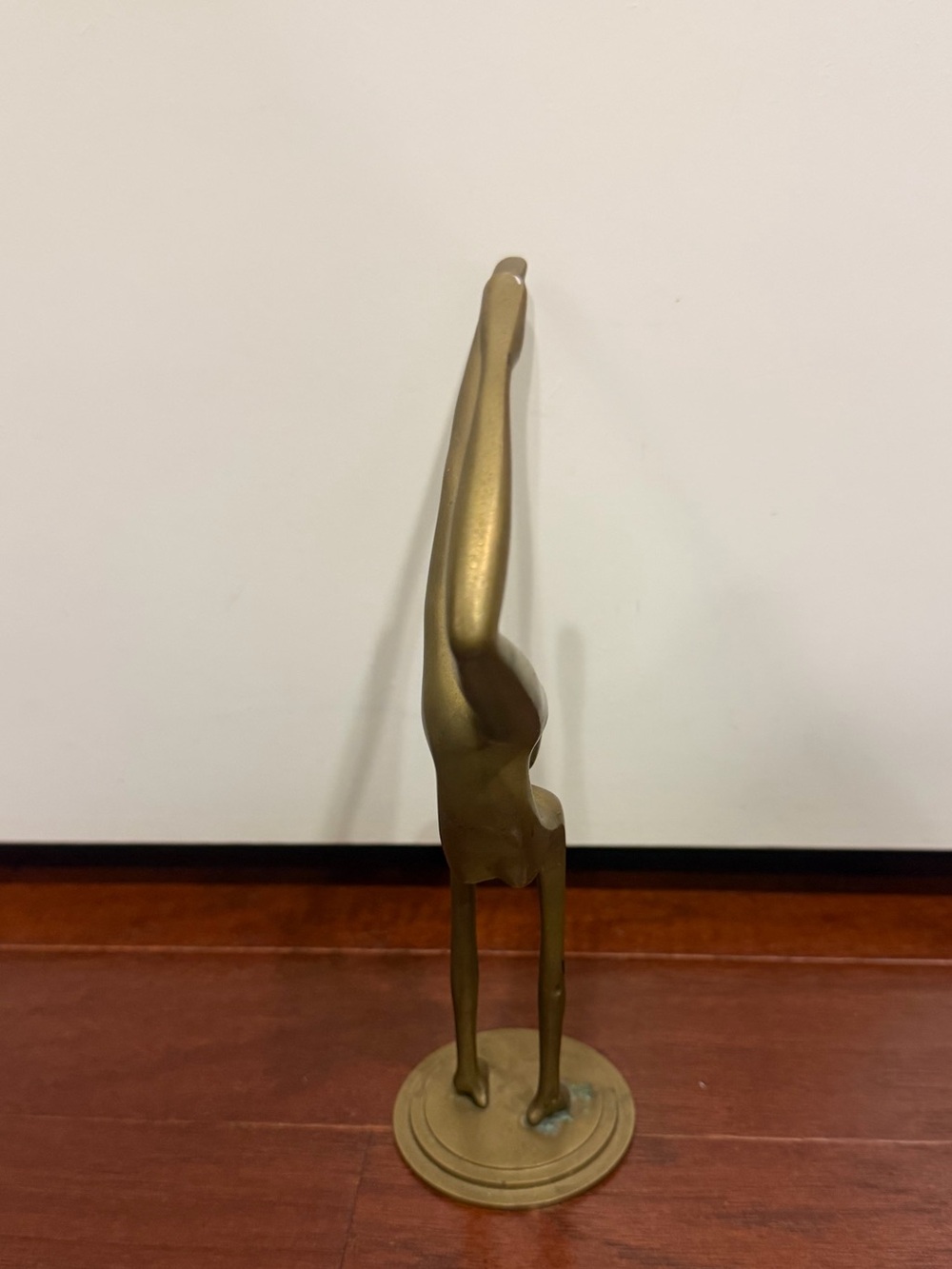 Vintage Mid-Century Modern Stylized Brass Gymnast Figurine on Pedestal Base 8.8” - Picture 4 of 9